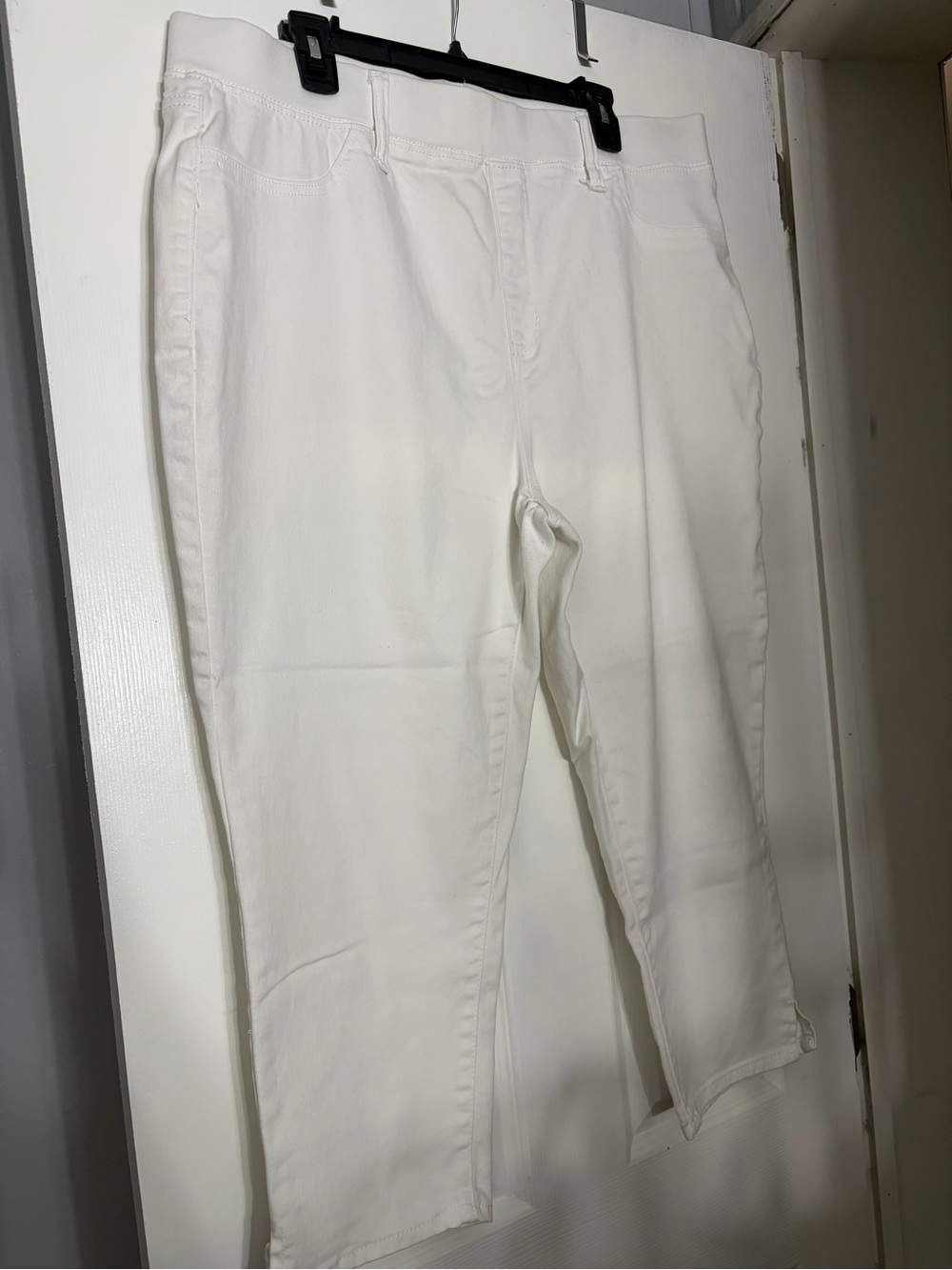 Terra & Sky White Cropped Stretch Capri Pants